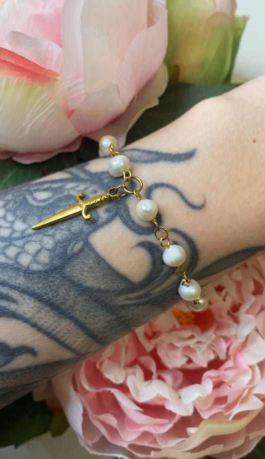 Pearl dagger